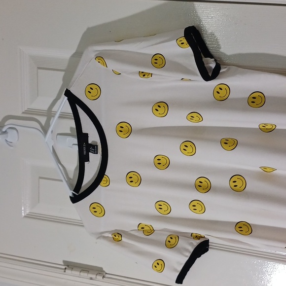Forever 21 Top With Smiley Faces Shirt Blouse - Picture 3 of 4